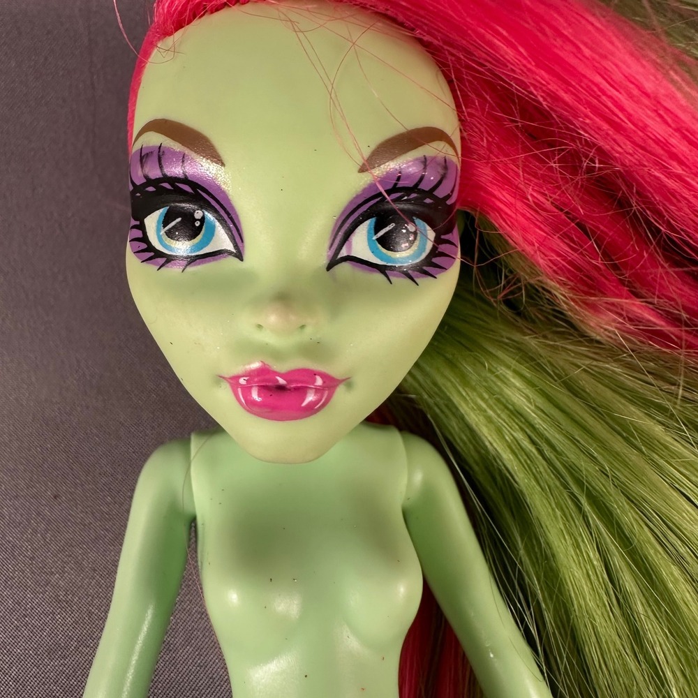 2008 Monster High Venus‎ McFlytrap Music Festival Doll - Picture 4 of 9